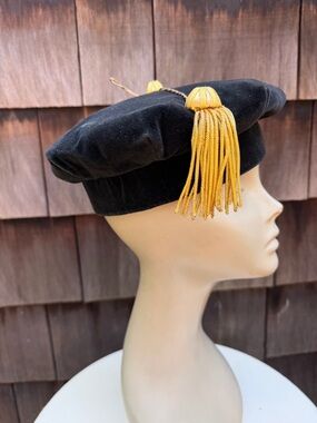 Graduation black velvet beret hat with gold tone tassel Sz Medium by Jostens